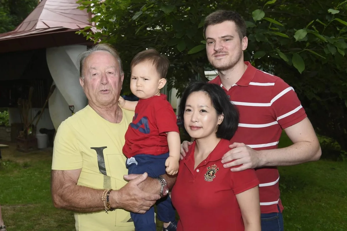 To je ona! Z vnuka Petra Jandy je krásná vnučka, prošel změnou pohlaví. Hlavně ať je šťastná, říká rocker