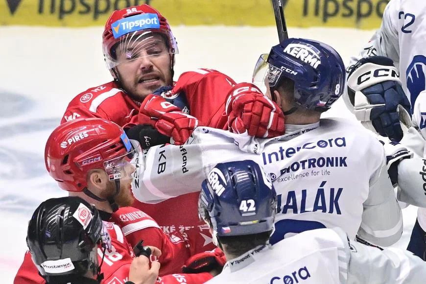 Hokejisté Plzně a Třince si opět rozdělili body, Sparta padla s Hradcem