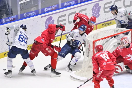 Hokejisté Plzně a Třince si opět rozdělili body, druhé místo uhájili Indiáni
