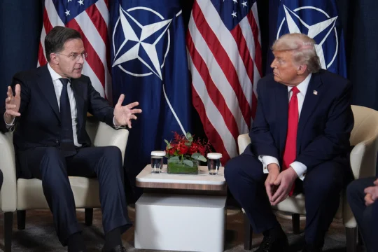 Trump řekl, že s Ruttem dospěl k rámci dohody o Grónsku, nezvýší cla