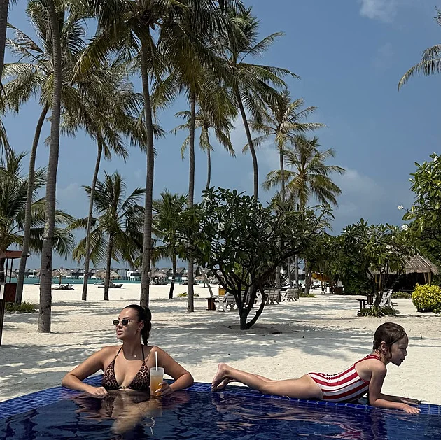 Tají Monika Bagárová radostnou novinu? Sází fotky v bikinách, břicho ale schovává!