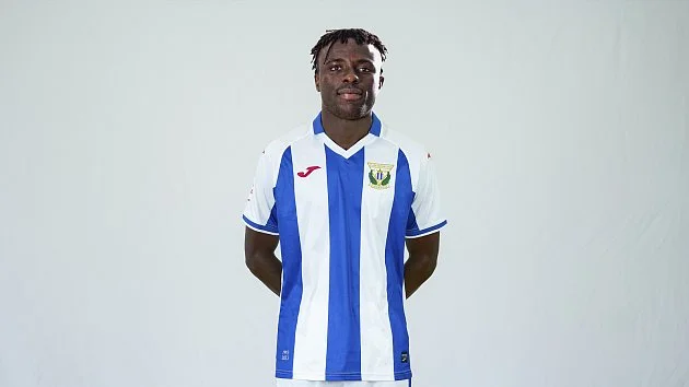 Teda, to je zima. Artis přivádí ghanského rychlíka, v Brně se divil sněhu