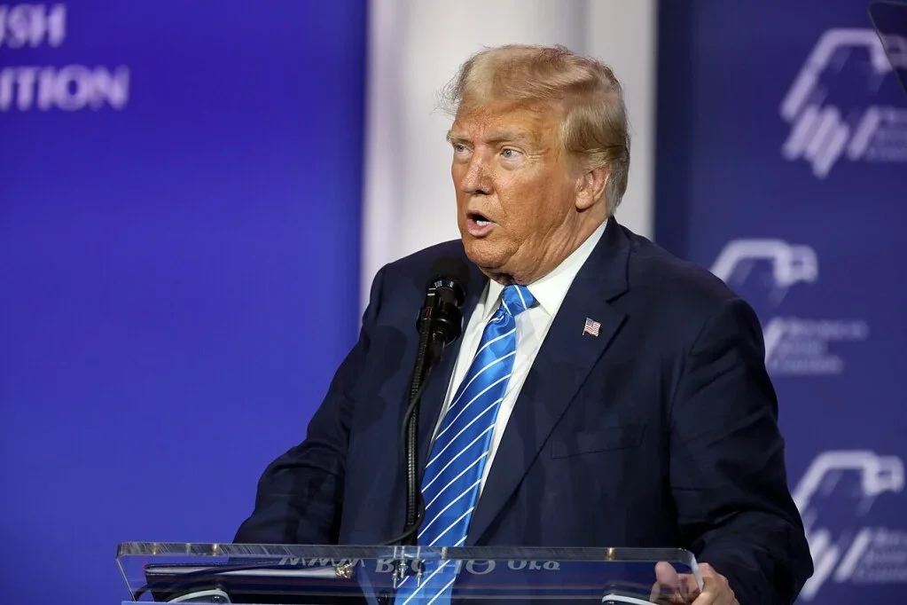 Zavolal jsem Macronovi a za tři minuty jsme měli levnější léky. Trump se pochválil v Davosu