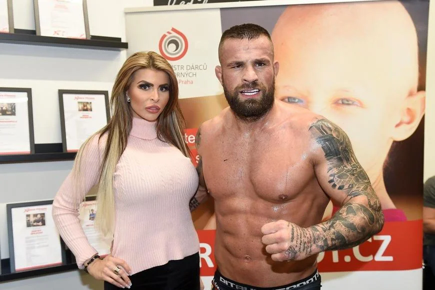 Vémola po propuštění z vazby popsal zásah u nich doma: „Byl to šok,“ říká Lela