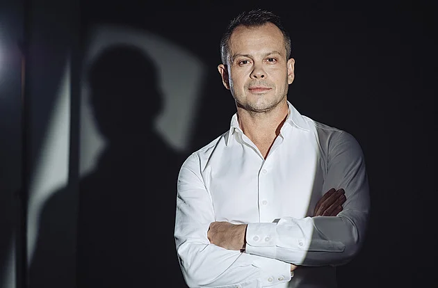 Proč si dnes ženy zmenšují prsa a jaké je specifikum Česka. Plastický chirurg vypráví