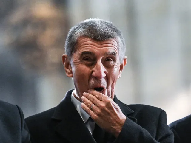 Babiš v Davosu jednal s Vučićem či Ruttem. Do Prahy pozval Alijeva. Představil maraton schůzek