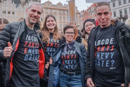 Fakt je nevydáte? Piráti chtějí vydání Babiše i Okamury, zapojují občany