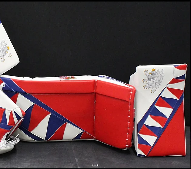 Vejmelka odhalil olympijskou výstroj. Jsou na ní i prvky prezidentské standarty - Hokej iDnes.cz článek na Media24.cz