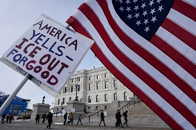 Pastor dělá pro ICE, narušil bohoslužbu protest v Minnesotě. Potížisté, zuří Trump