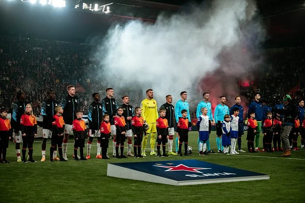 Bizarní, výborné. Svět šílí z gólu Slavie. Barca propadla, Kušej psal historii