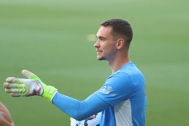 Bayern slaví postup, Newcastle těžil z chyby Kováře, Liverpool se probudil