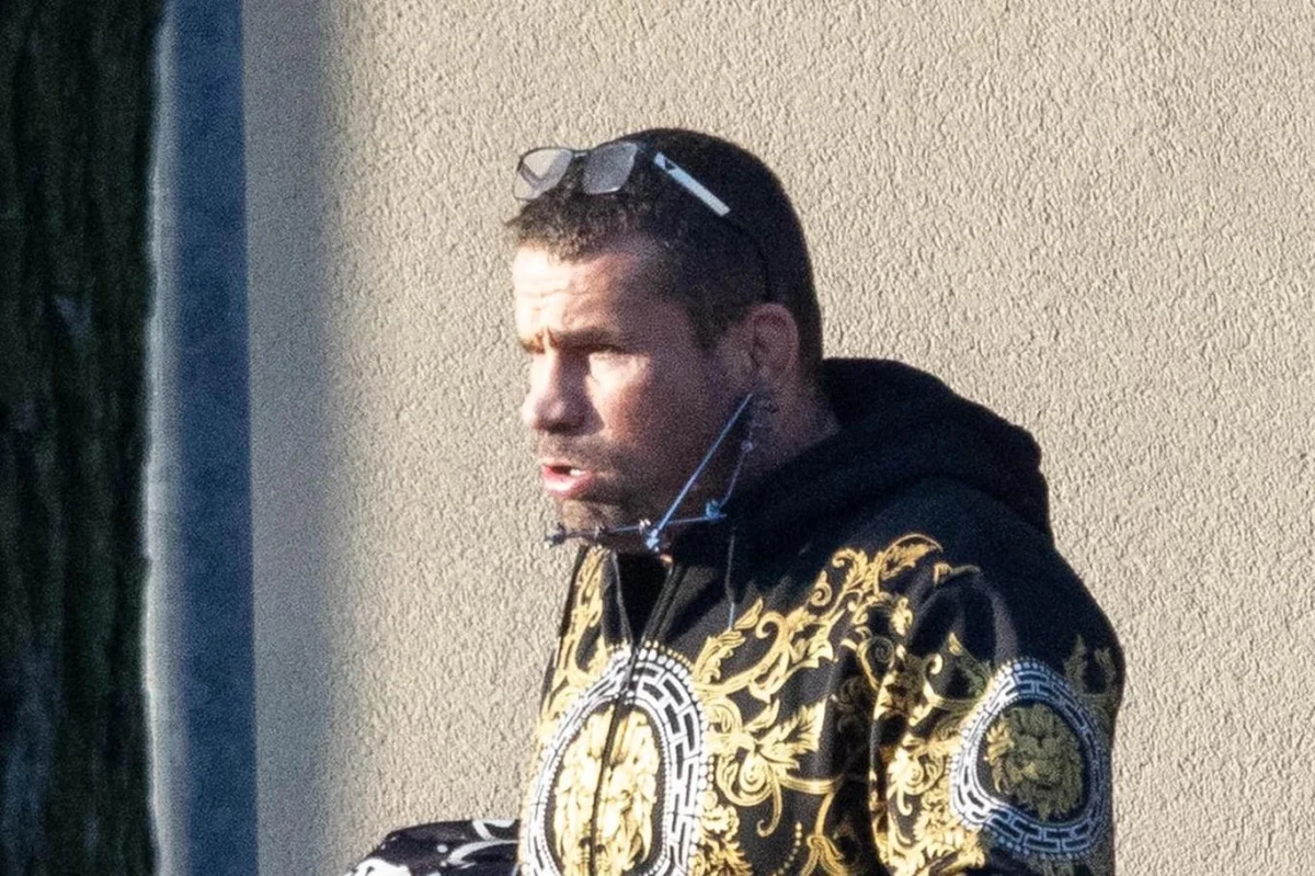 Karlos Vémola promluvil o drsné zkušenosti se zatčením. Dusil jsem se krví, šokoval