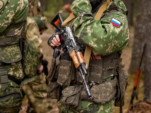 V bojích proti Ukrajině v prosinci padlo denně tisíc ruských vojáků, řekl Rutte