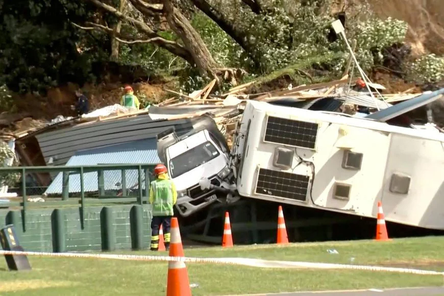 Sesuvy půdy na Novém Zélandu mají dvě oběti, pátrá se po pohřešovaných