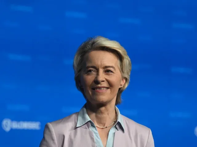 Von der Leyenová čelí opět hlasování o nedůvěře, Lidovci chtějí trestat své neposlušné poslance