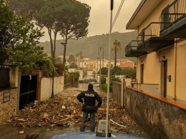 Bouře a vlnobití zdevastovalo pobřeží Sicílie. Podívejte se