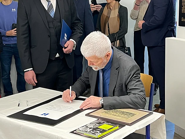 ČT a Rozhlas lze financovat jinak než poplatky, důležitá je nezávislost, řekl Pavel