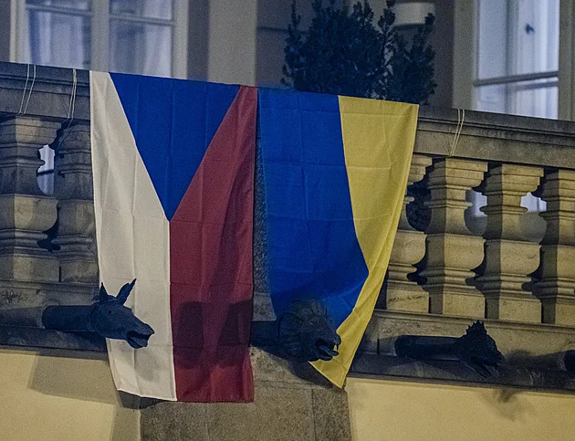 Ministerstva vyvěsí ukrajinskou vlajku. Připomene výročí ruské agrese