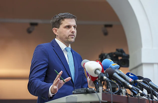 Macinka chce zvrátit Hladíkovo rozhodnutí o silnici v Českém ráji. To se někam zatoulalo