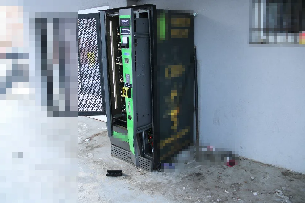 Mladý muž měl na Karlovarsku poškodit a vykrást prodejní automaty s CBD