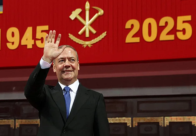 Z trolla opět skutečným politikem? Medveděv chce vést kandidátku do voleb