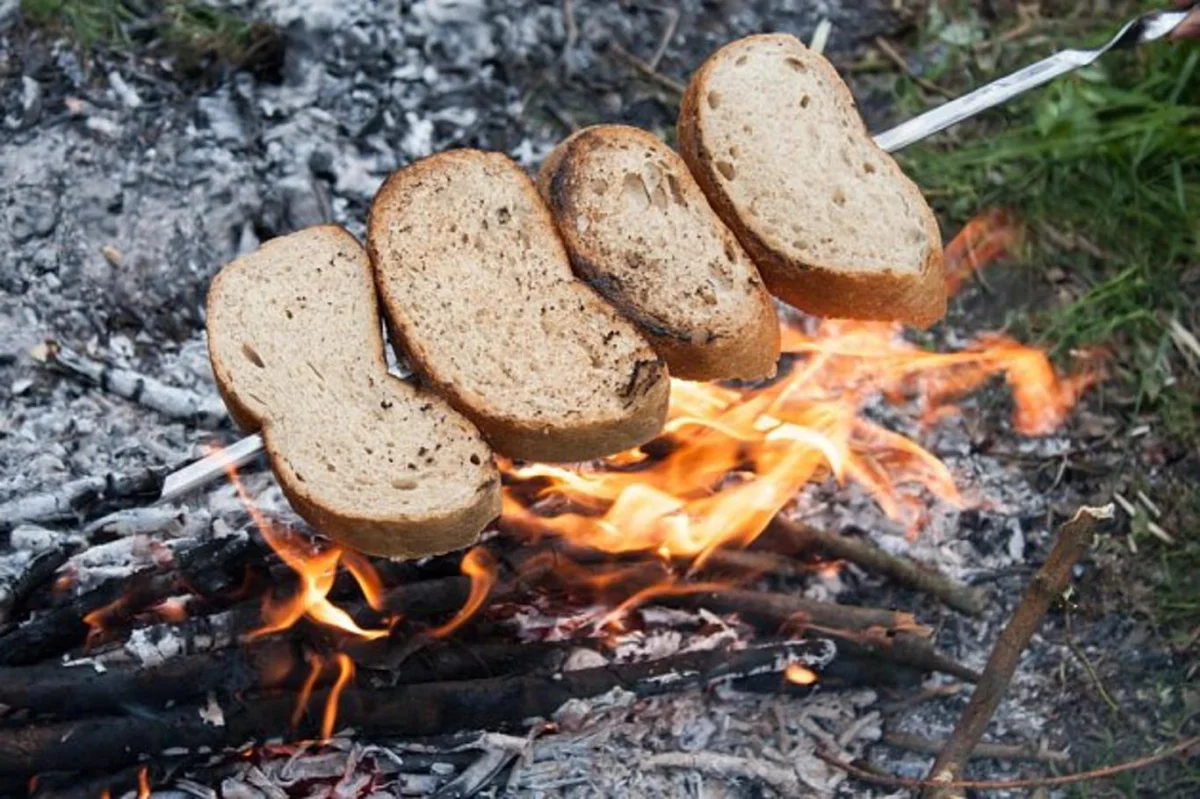Starý chléb nevyhazujte: Tyto triky z Británie z něj dělají večeři i dezert 