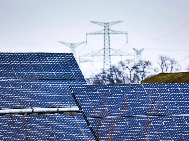 EU poprvé vyprodukovala více energie z větru a slunce než z fosilních paliv