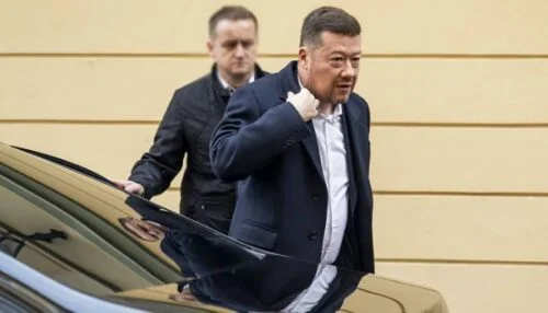 Káže vodu, pije saké: Hřib se pustil do Okamury kvůli BMW, za které dřív kritizoval Pekarovou