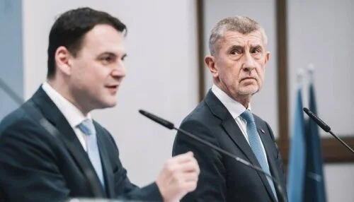 Spor vlády a Hradu o L-159 eskaluje: Šándor varuje před „turkizací“ a znechucením lidí z politiků