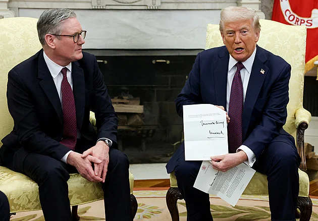 Urážlivé a otřesné, omluvte se! Starmera naštvaly Trumpovy výroky o Afghánistánu