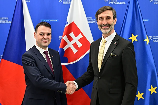 Ukrajinci děkují Česku za pomoc. Ruské útoky na energetiku nahněvaly i Slovensko