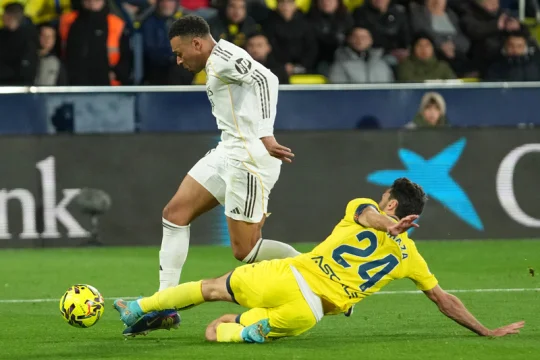 Real Madrid dvěma góly Mbappého srazil Villarreal a posunul se do čela tabulky