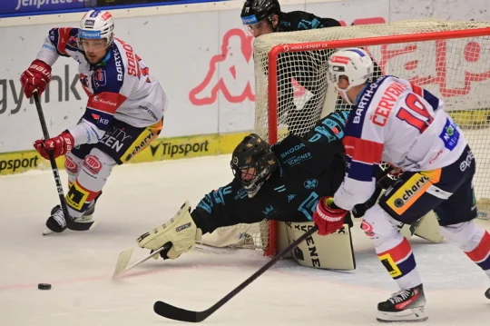 Hokejový útočník Sobotka podepsal v Pardubicích novou roční smlouvu