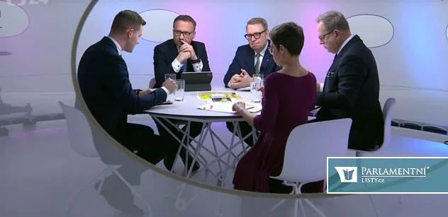 „Tak dost, pane Moravče“. Ve studiu létaly vtipy na Babišův glóbus i čtyři stíhačky