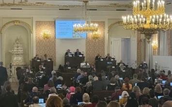 Rajchl řečnil ve Sněmovně: „Totalita a kacíři.” Jeho seminář přilákal davy