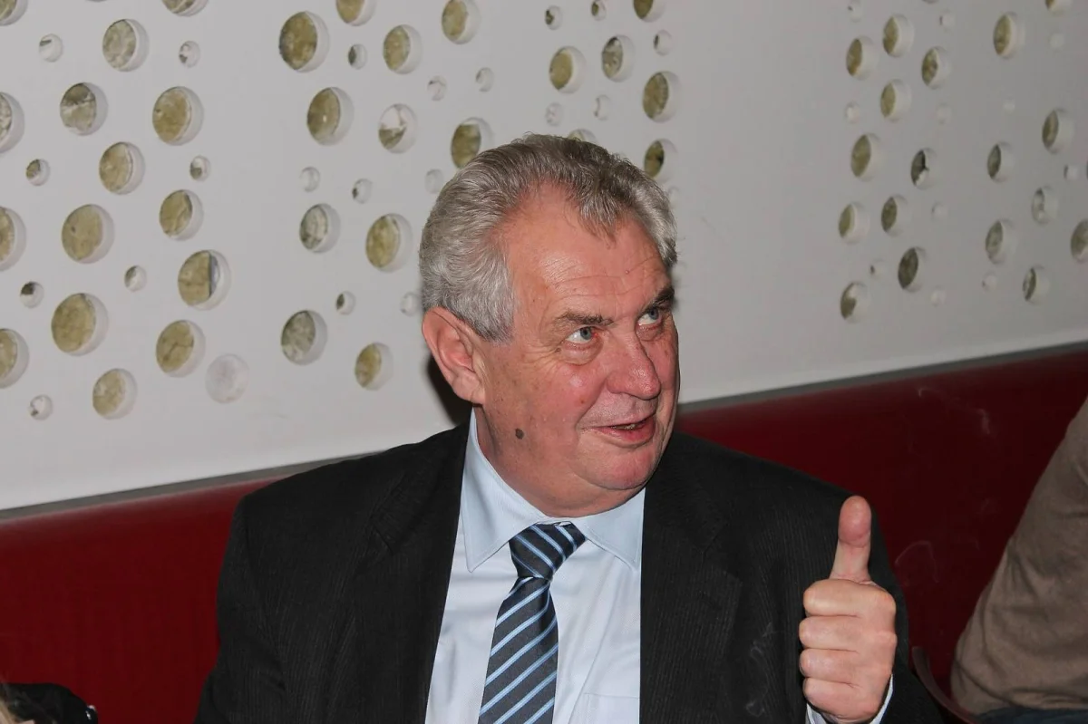 Odsun, dekrety a panika. Před 13 lety Zeman porazil Schwarzenberga a rozdělil český národ