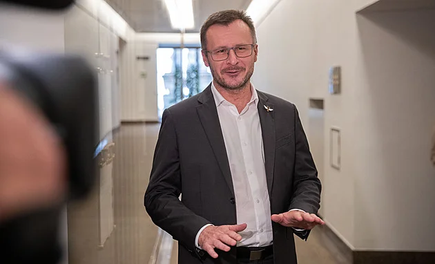 Musíme se naučit prodávat med kamarádům, říká nový šéf svazu včelařů