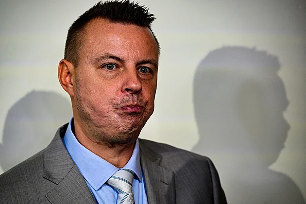 „Šířili dezinformace.“ Rajchl na semináři o covidu obvinil ministry zdravotnictví