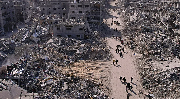 Přechod Rafah by se mohl otevřít do týdne, Izrael hledá posledního rukojmího