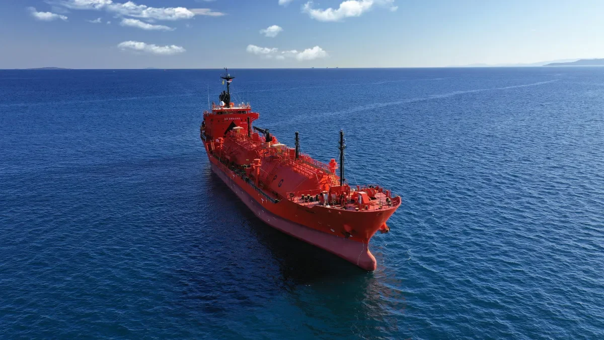 Státy EU schválily zákaz dovozu ruského plynu, Maďarsko a Slovensko byly proti