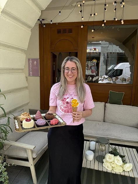 Dezerty jako šperky. Butikovou cukrárnu odstartoval narozeninový dort pro dceru