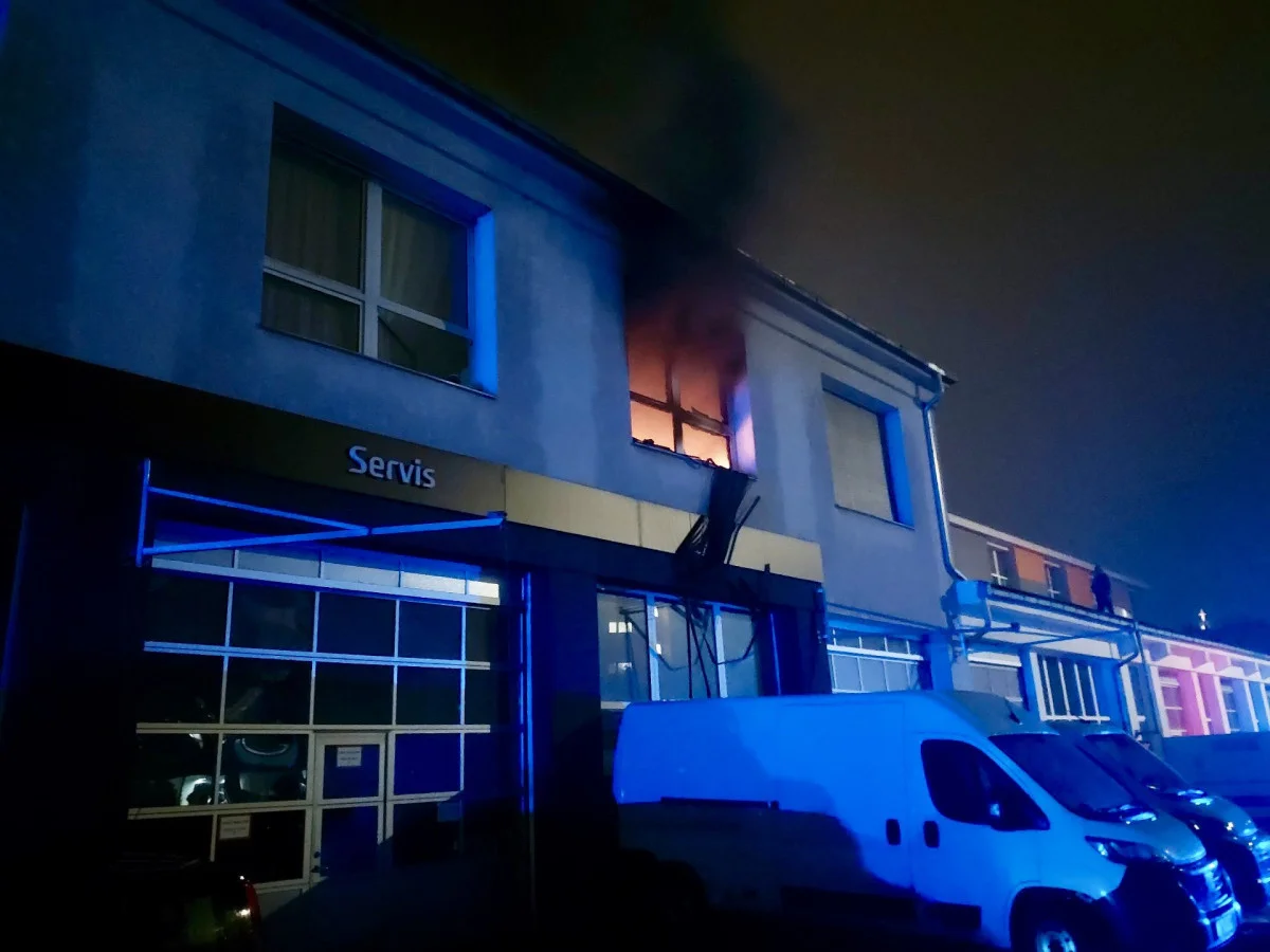 Při požáru v pražských Vršovicích muselo být evakuováno 25 lidí