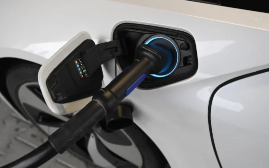 Prodeje nových aut v EU loni mírně stouply, roste popularita elektromobilů