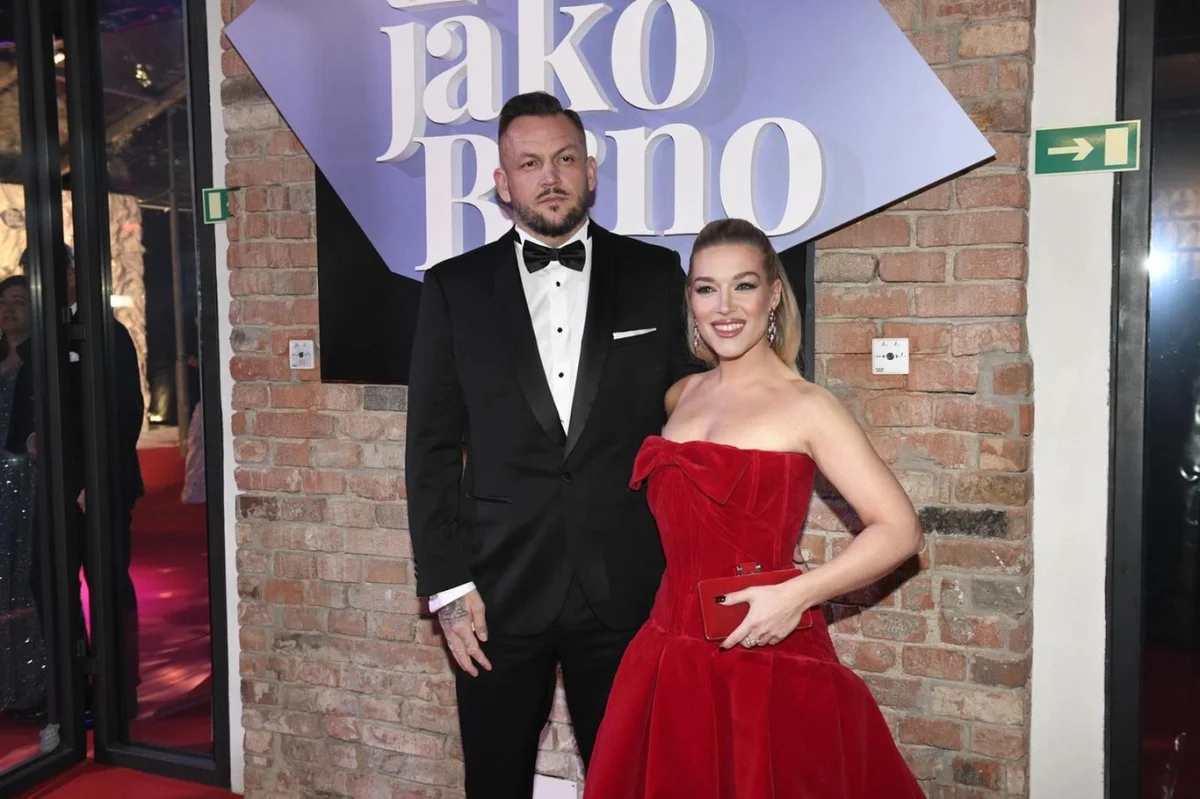 Auto zdědila po exmilence: Na ženatého partnera Myslivcové vyplouvá jeden skandál za druhým