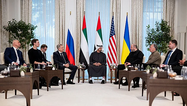 Chceme přijetí do EU v roce 2027 jako součást záruk, řekl Zelenskyj