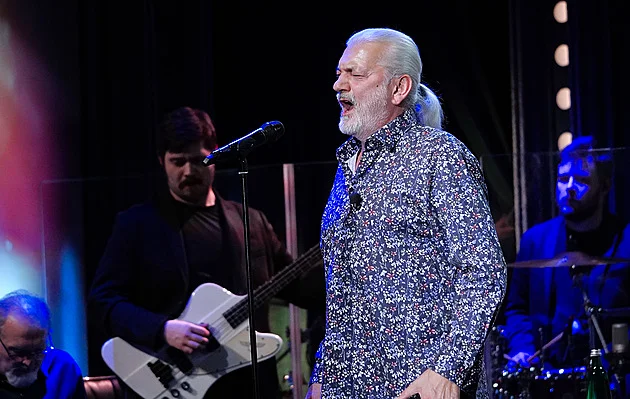 Tajný doplněk smlouvy s Danielem Hůlkou. Tvůrcům zakazoval učit ho tančit