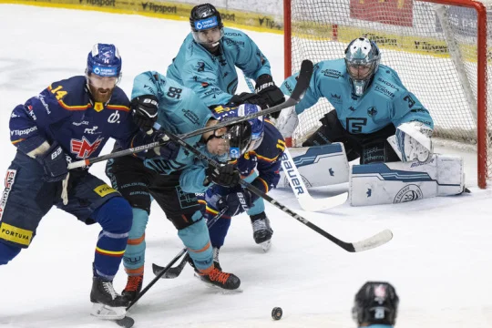 Karlovarští hokejisté vyhráli na jihu Čech, zranil se ale reprezentant Beránek