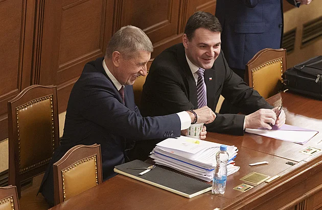 Opozice bude trvat na tom, aby se Babiš distancoval od Macinkova počínání