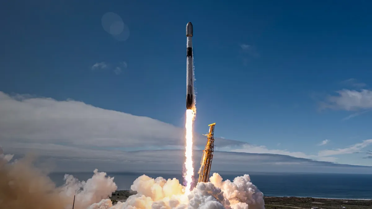 Muskova firma SpaceX chce při vstupu na burzu získat 50 miliard dolarů