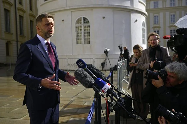 Opozice chce kvůli Macinkovým SMS mimořádnou schůzi k vyslovení nedůvěry vládě